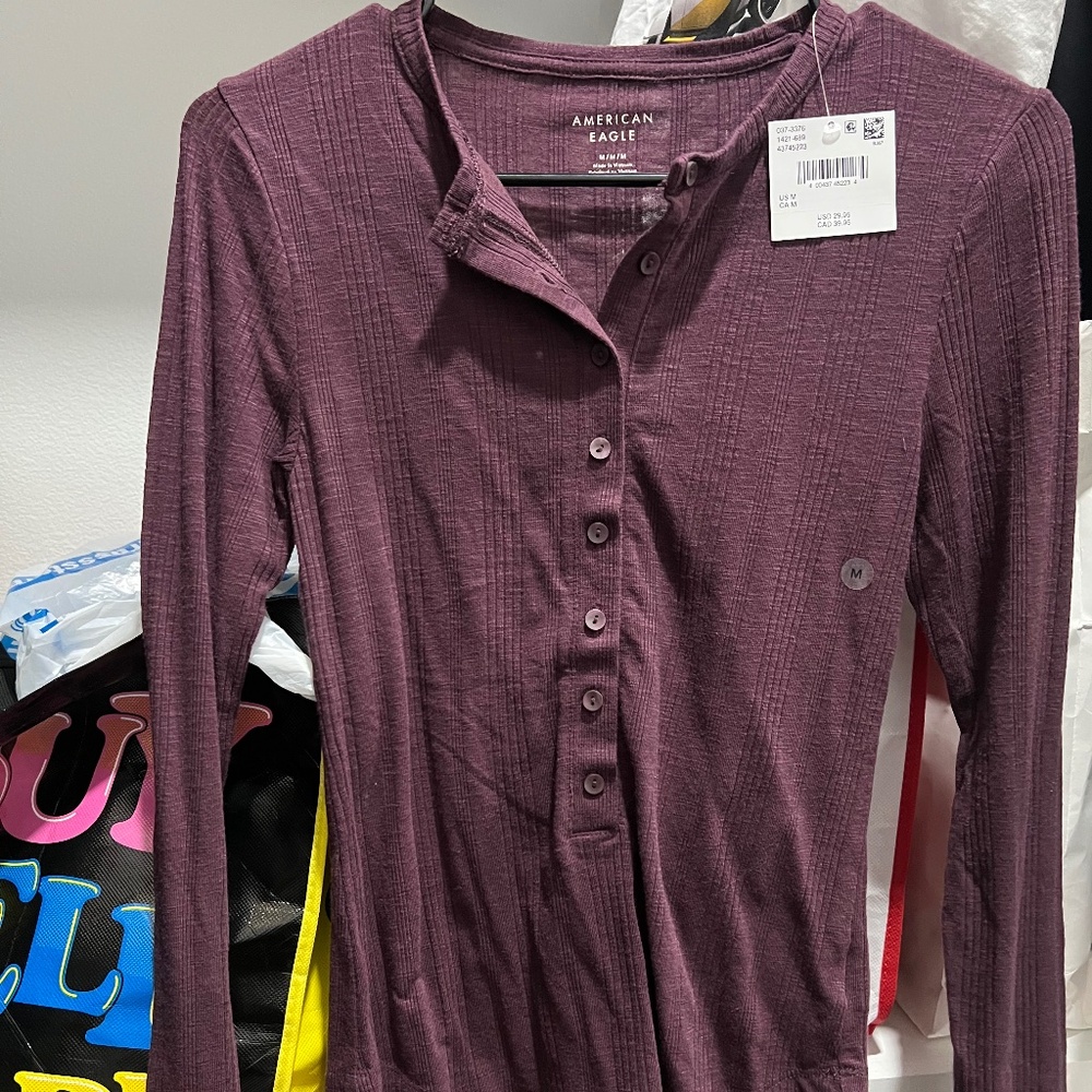 AE burgundy long sleeve top nwt sz medium